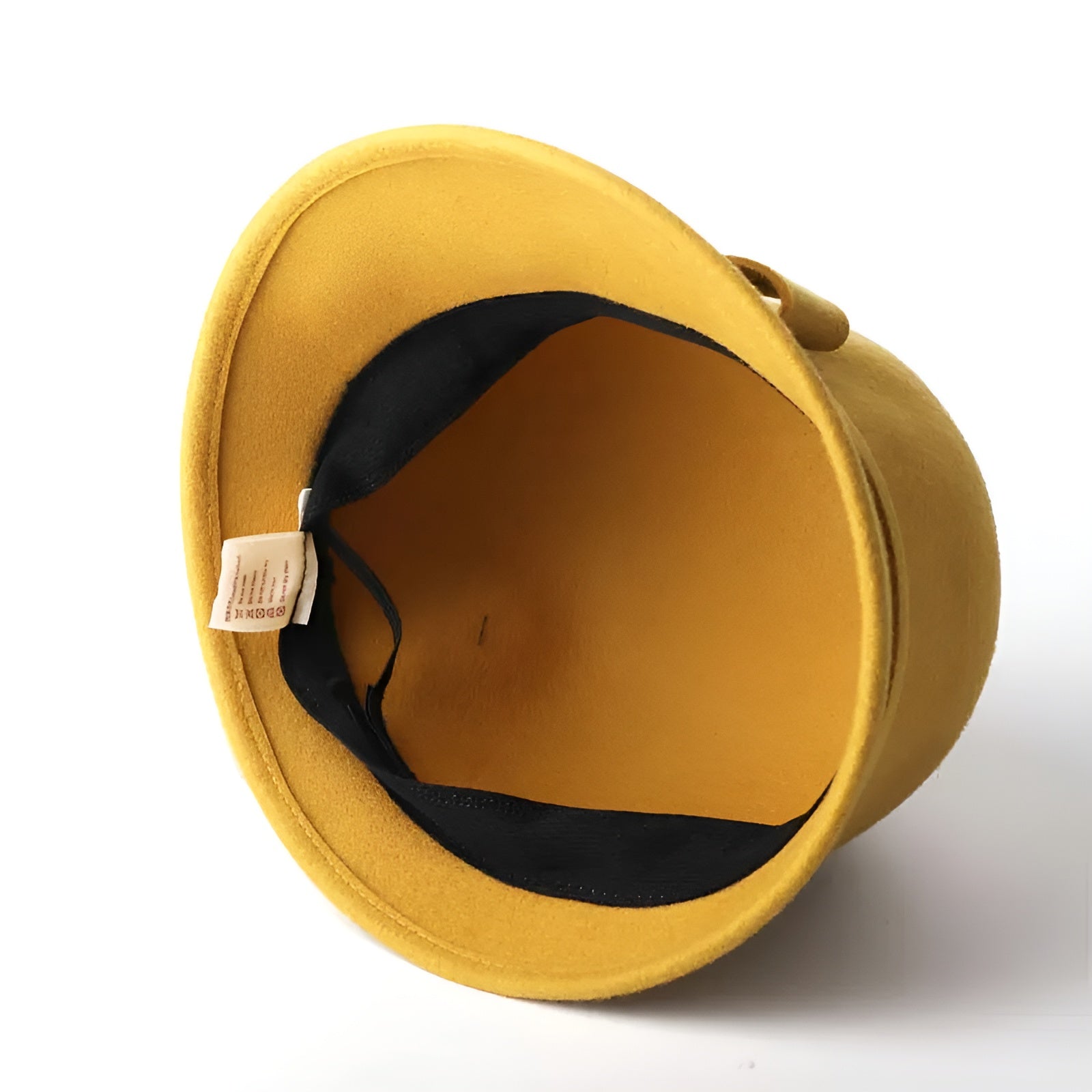 Chapeau cloche noir avec détail de nœud en satin