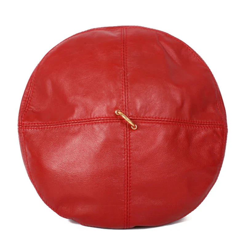 Béret en cuir noir avec doublure intérieure visible