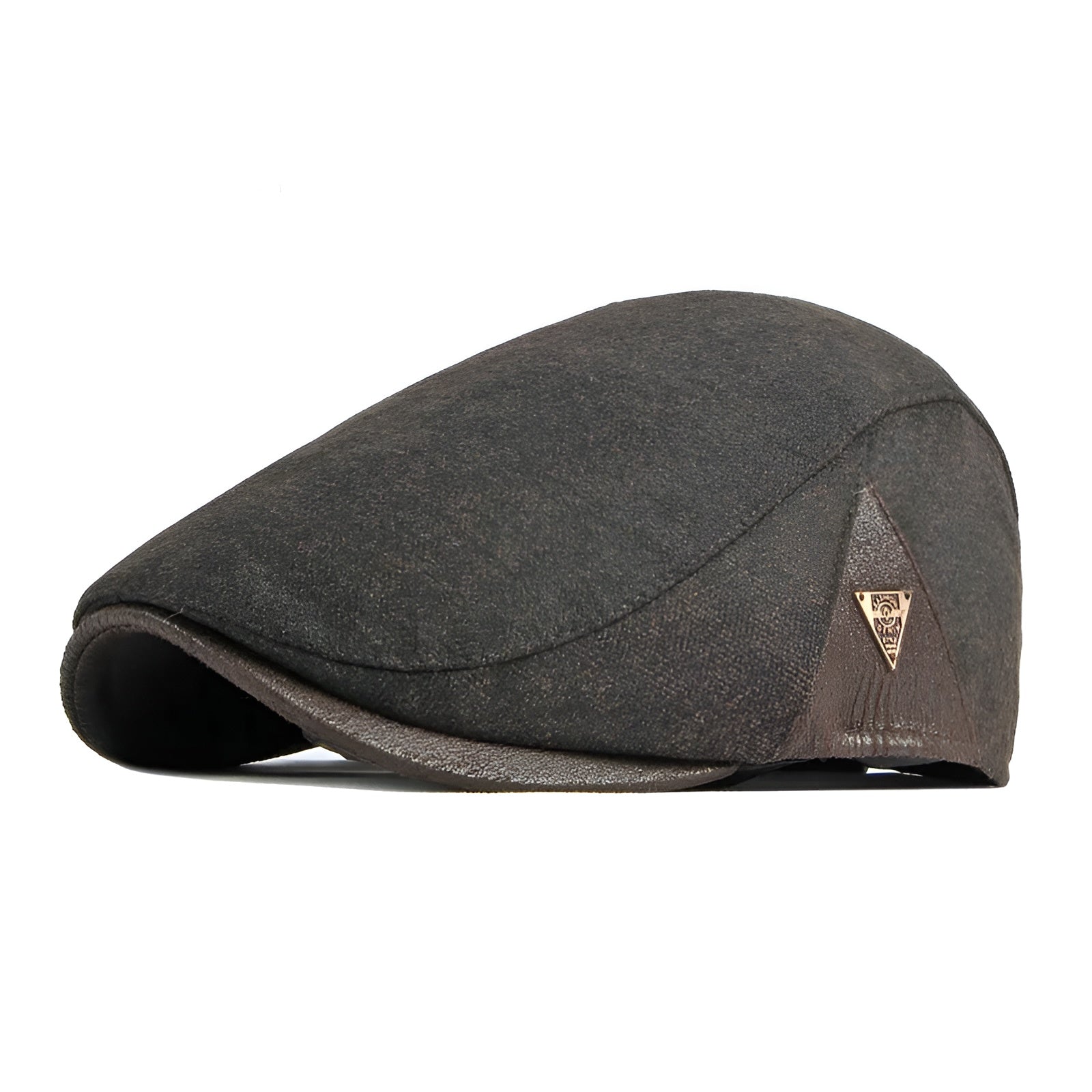Homme posant avec un béret, allure élégante