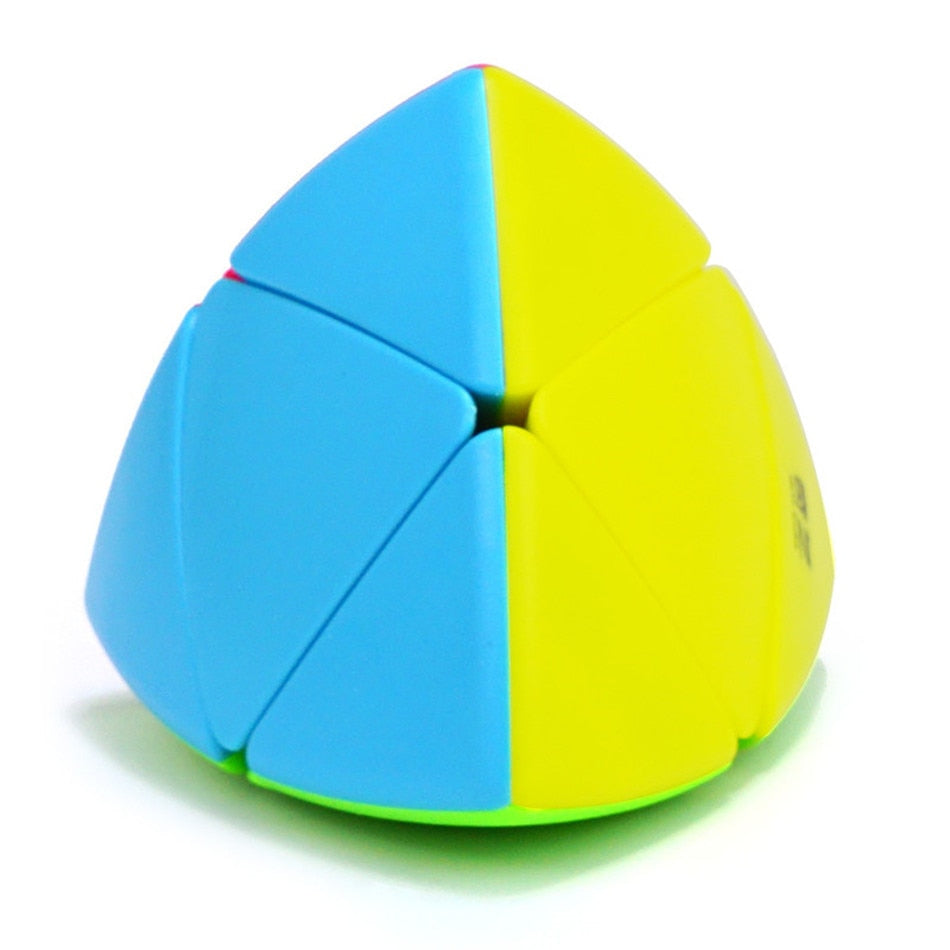 Vue latérale du cube montrant ses couleurs vives