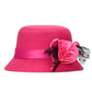 Chapeau cloche violet avec décoration en perles discrètes