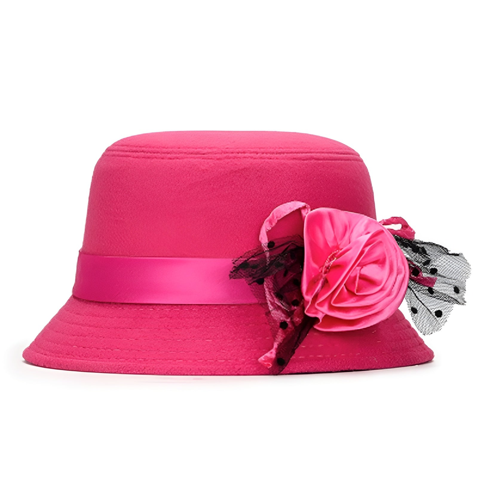 Chapeau cloche violet avec décoration en perles discrètes