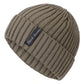 Bonnet noir sur mannequin, style intemporel et chic