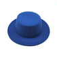 Chapeau Fedora avec ombre portée sur le sol
