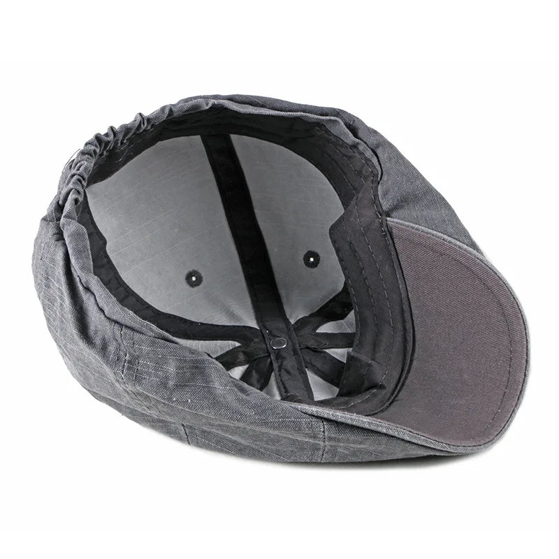 Vue de profil d'une casquette gavroche rétro-chic ajustable
