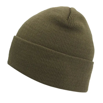Bonnet sur une étagère, éclairage chaleureux et ambiant