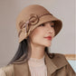 Chapeau cloche beige en laine avec ruban noir