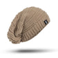 Bonnet en tricot doux, étendu à plat