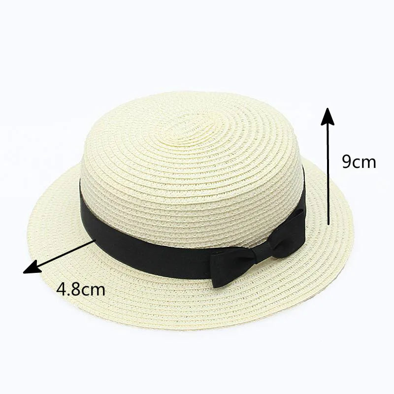 Homme portant un chapeau Panama en extérieur ensoleillé