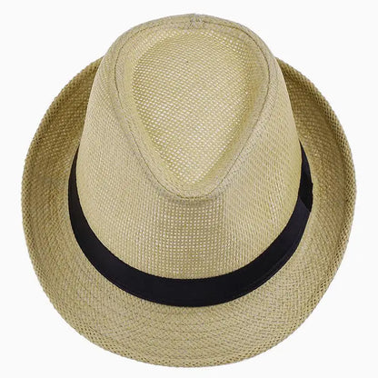 Homme assis, chapeau Panama sur la tête, regard pensif