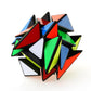 Cube asymétrique noir avec formes déformées visibles