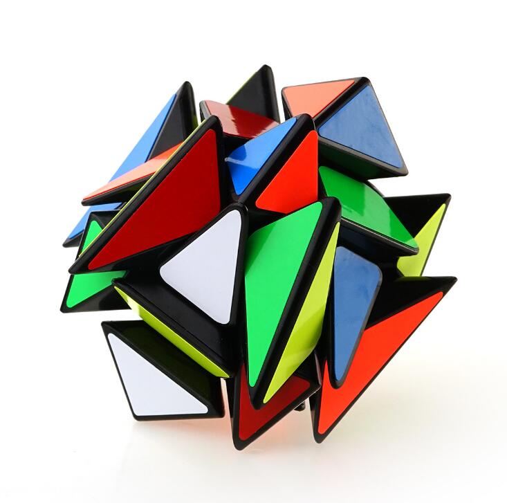 Cube asymétrique noir avec formes déformées visibles