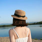 Chapeau Panama beige avec bande noire, vue de côté