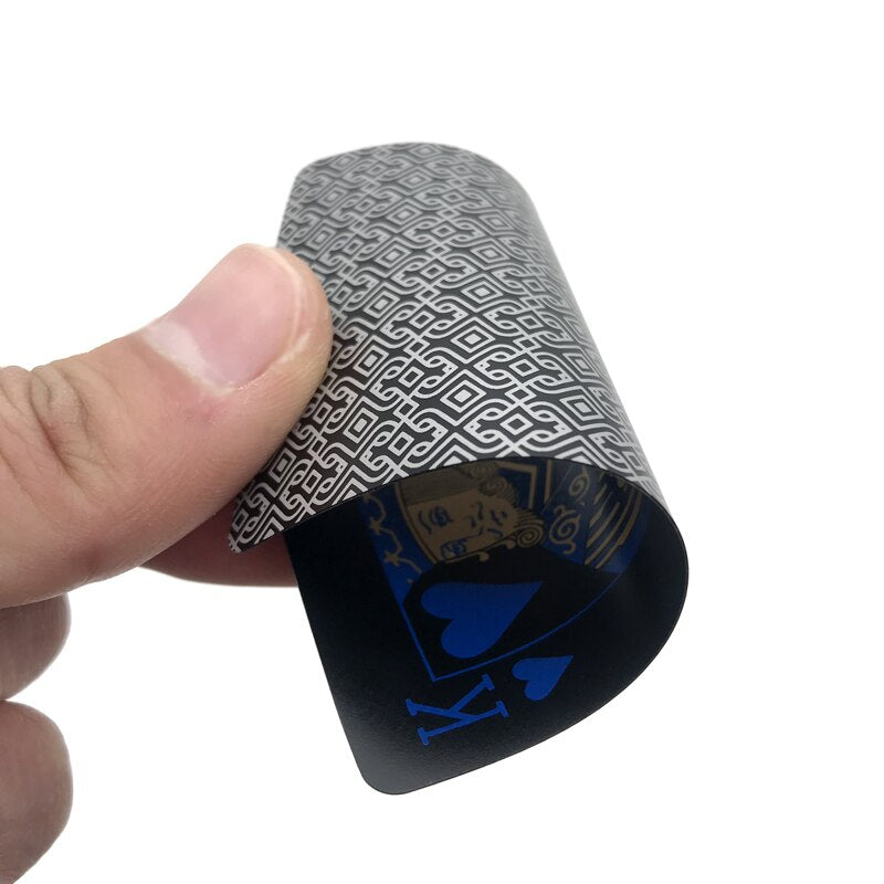 Gros plan sur texture imperméable des cartes en PVC