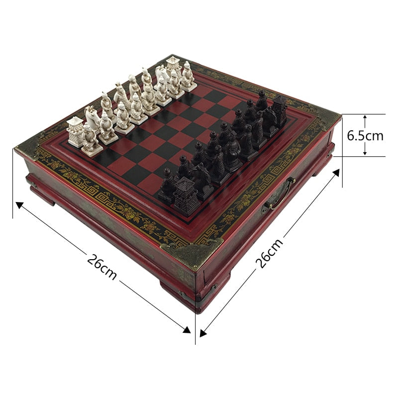 Vue rapprochée des pièces d'échecs en résine sur l'échiquier