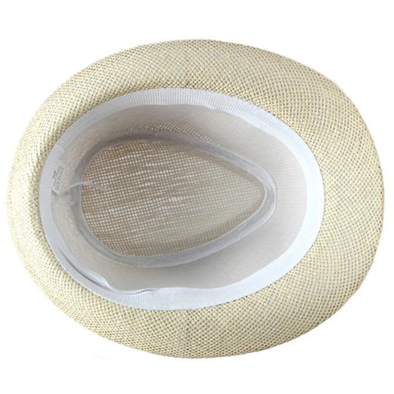 Chapeau de paille avec bord large sur un mannequin