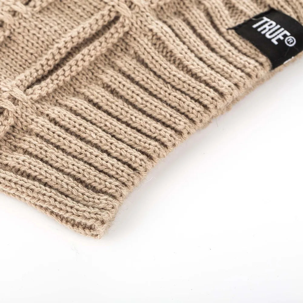 Homme portant un bonnet en tricot, vue de profil