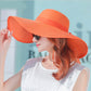 Vue de profil d'un chapeau de paille souple