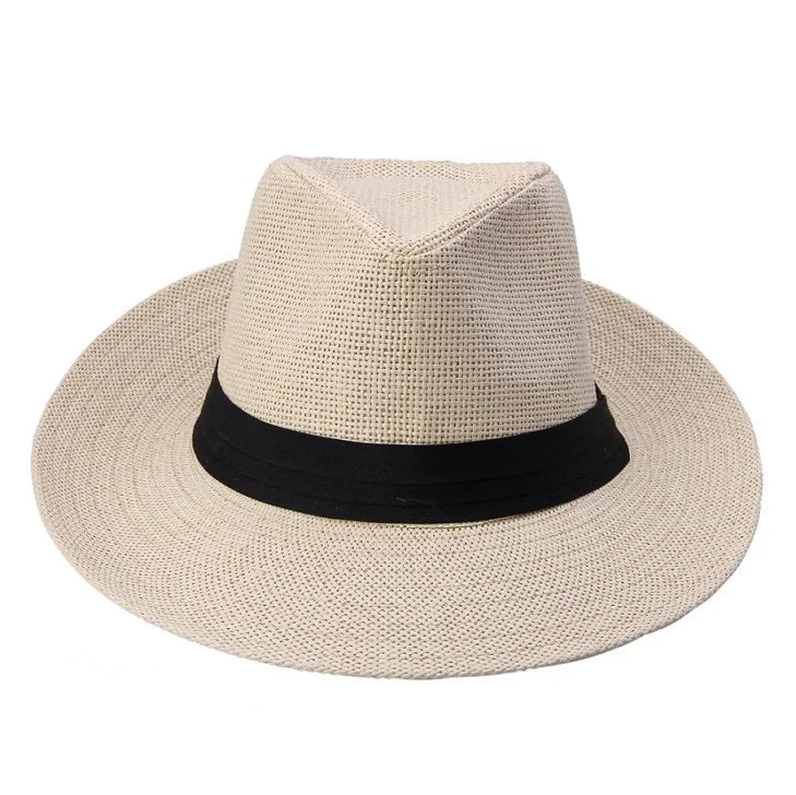 Chapeau de paille avec texture fine, posé sur un coussin