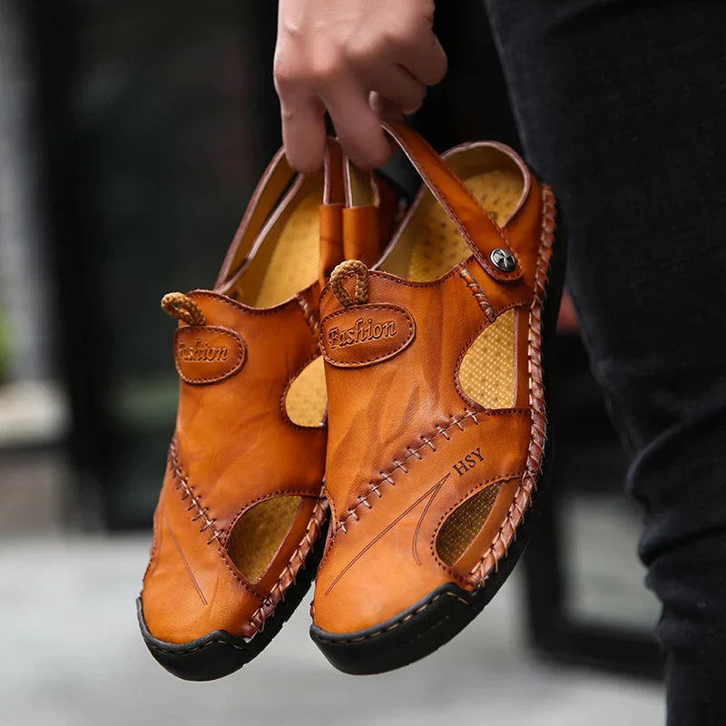 Sandales en cuir fendu avec coutures apparentes