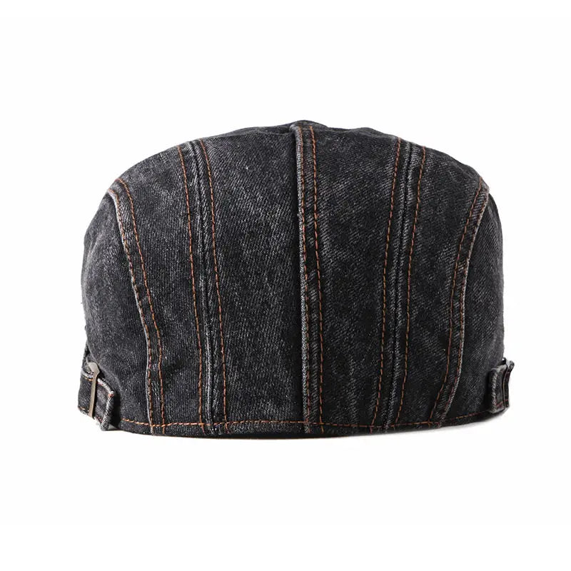 Vue de profil d'un homme avec un béret beige