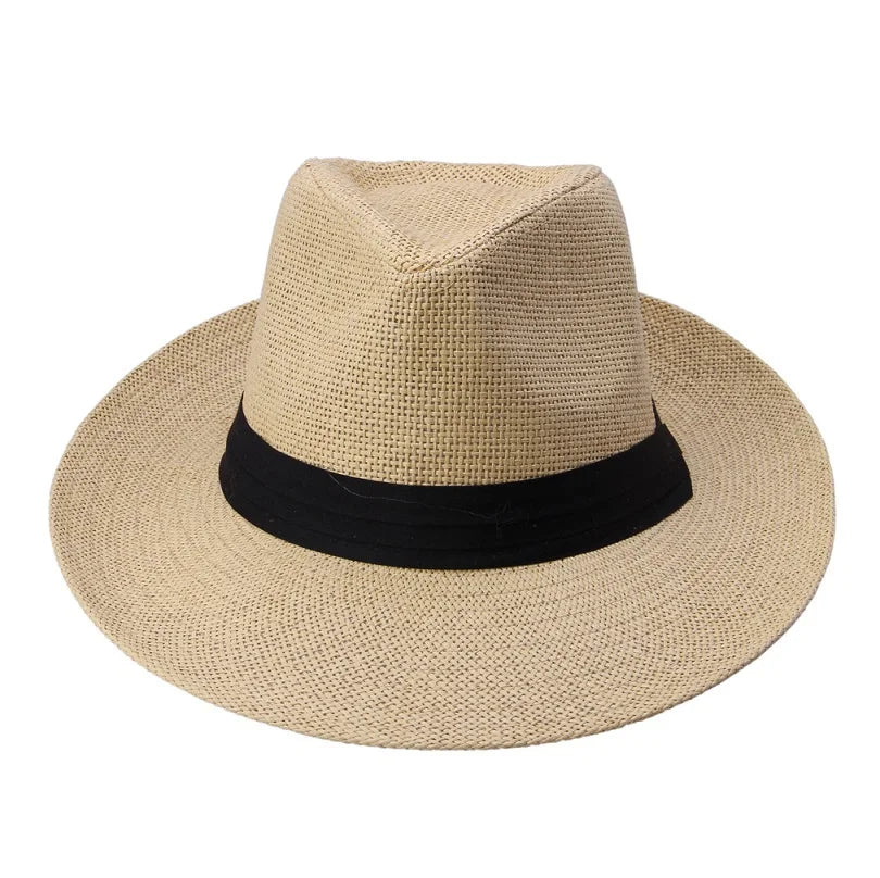 Chapeau de paille sur une table en terrasse, ambiance estivale