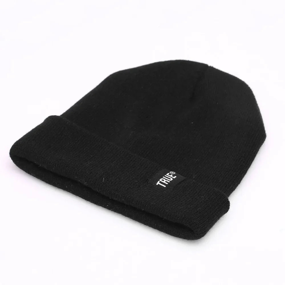 Gros plan sur le tricot doux et respirant du bonnet