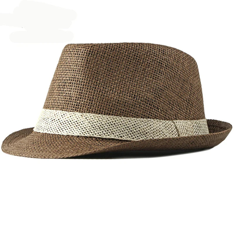Personne portant un chapeau de paille dans un champ