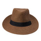 Chapeau de paille sur fond blanc, vue de profil