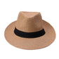 Chapeau de paille avec bord large, posé sur un rocher