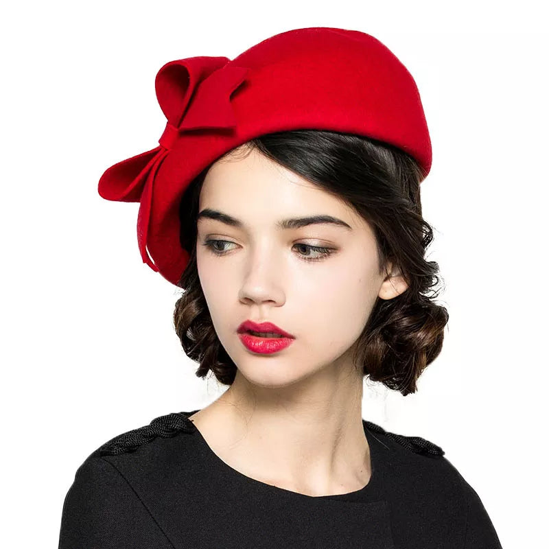 Détail de la couture fine d'un béret élégant