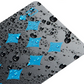 Gros plan sur une carte bleue imperméable en PVC