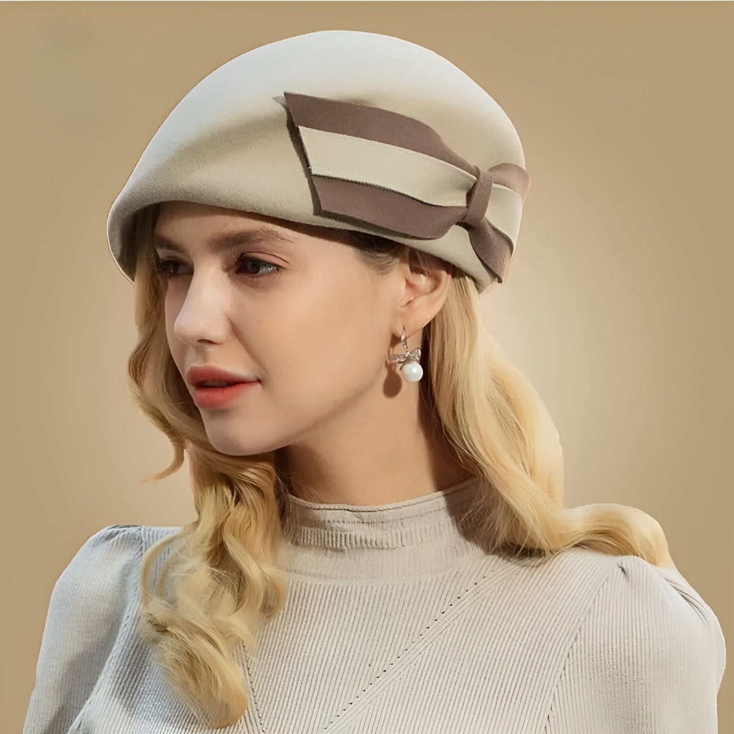 Gros plan sur la texture douce d'un béret en laine