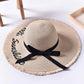 Chapeau de paille enroulé, prêt pour le rangement