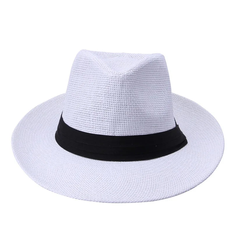 Chapeau de paille avec ombre portée, fond neutre