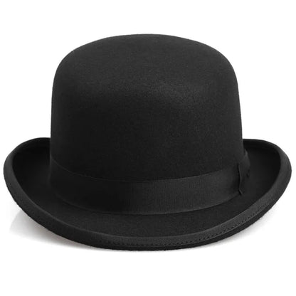 Chapeau melon en feutre, éclairage contrasté