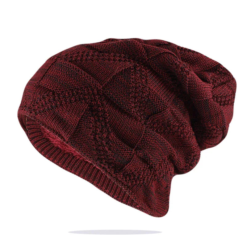 Bonnet long posé sur une surface en bois