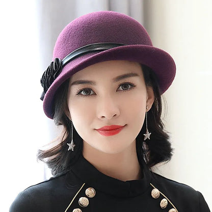 Intérieur d'un chapeau cloche avec doublure en satin