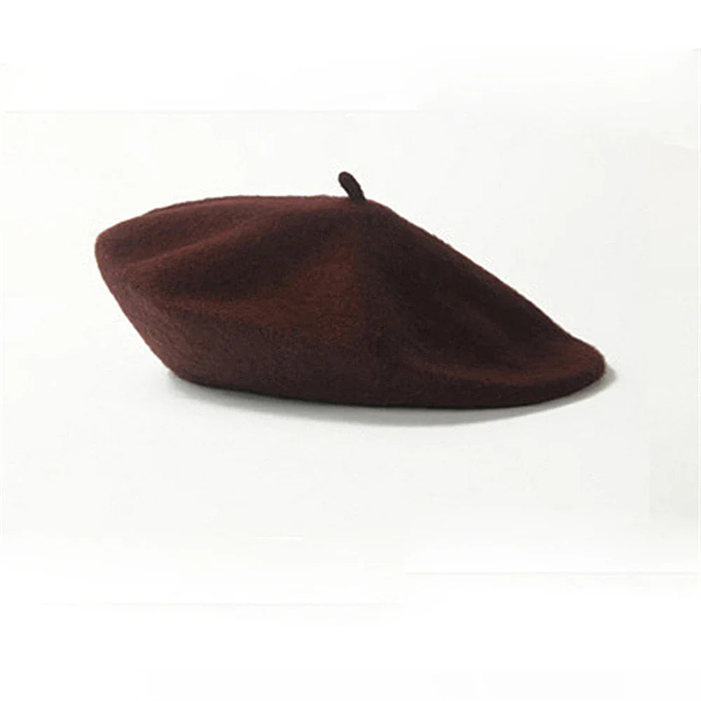 Béret basque avec une étiquette de taille visible