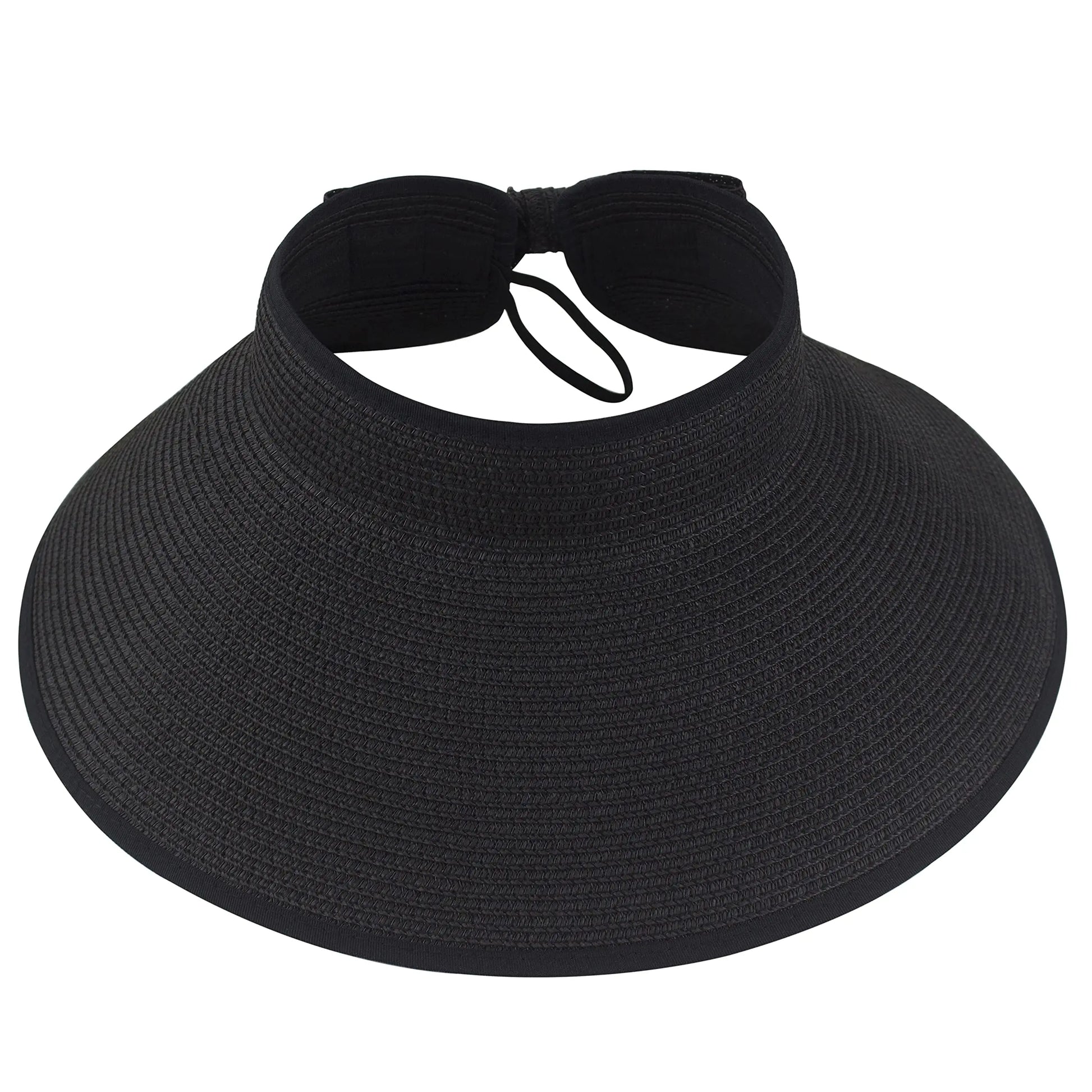 Gros plan sur le tissage fin du chapeau de paille