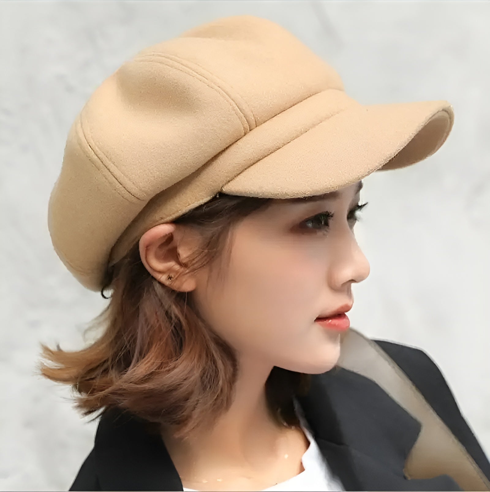 Casquette gavroche ajustée sur mannequin, profil droit