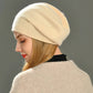 Détail de la texture douce et torsadée du bonnet
