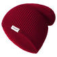Bonnet bleu clair en tricot, sur fond blanc