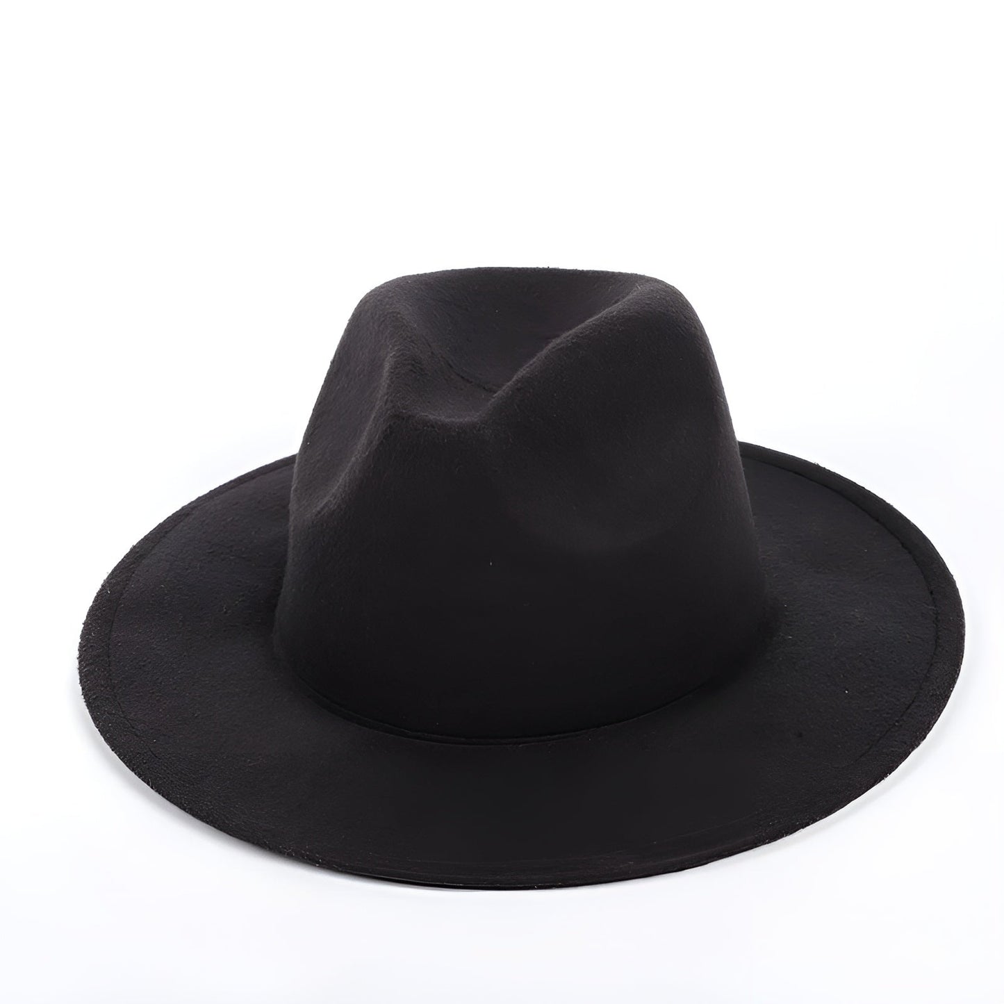 Chapeau Fedora avec une ombre projetée, créant un effet dramatique