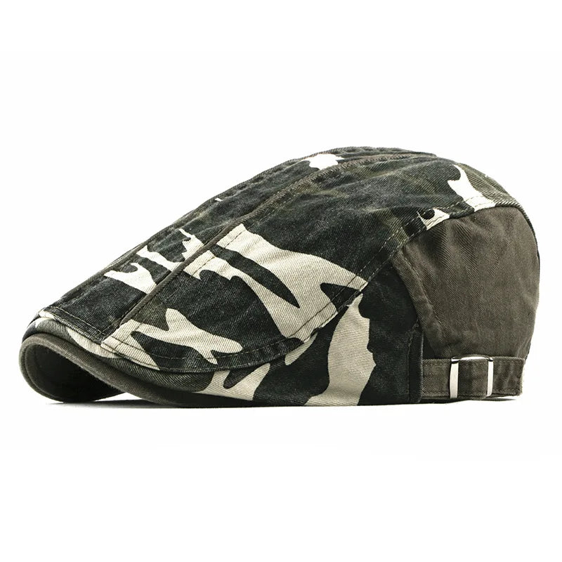 Détail du bord d'un béret camouflage, couture apparente
