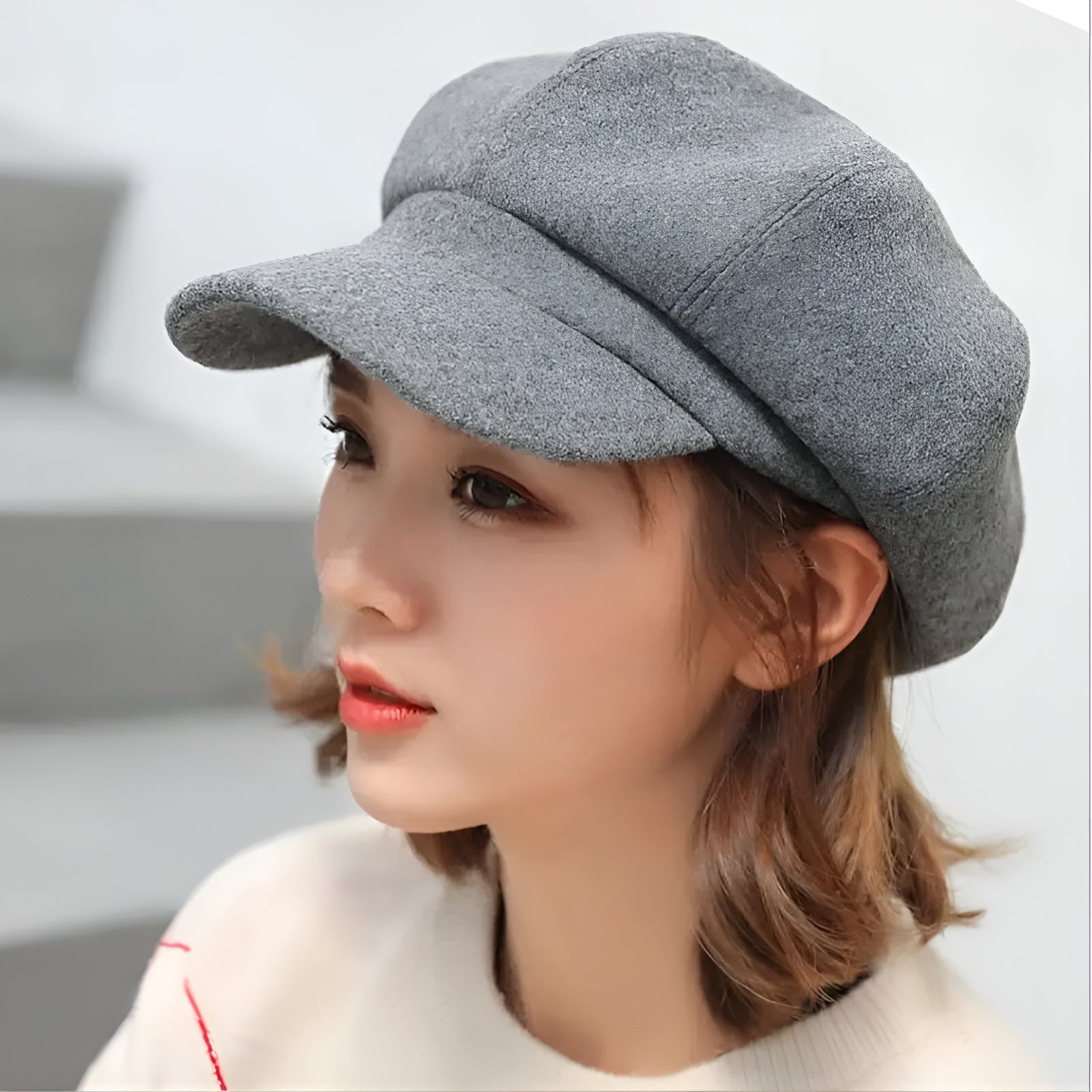 Vue arrière d'une casquette avec bouton central
