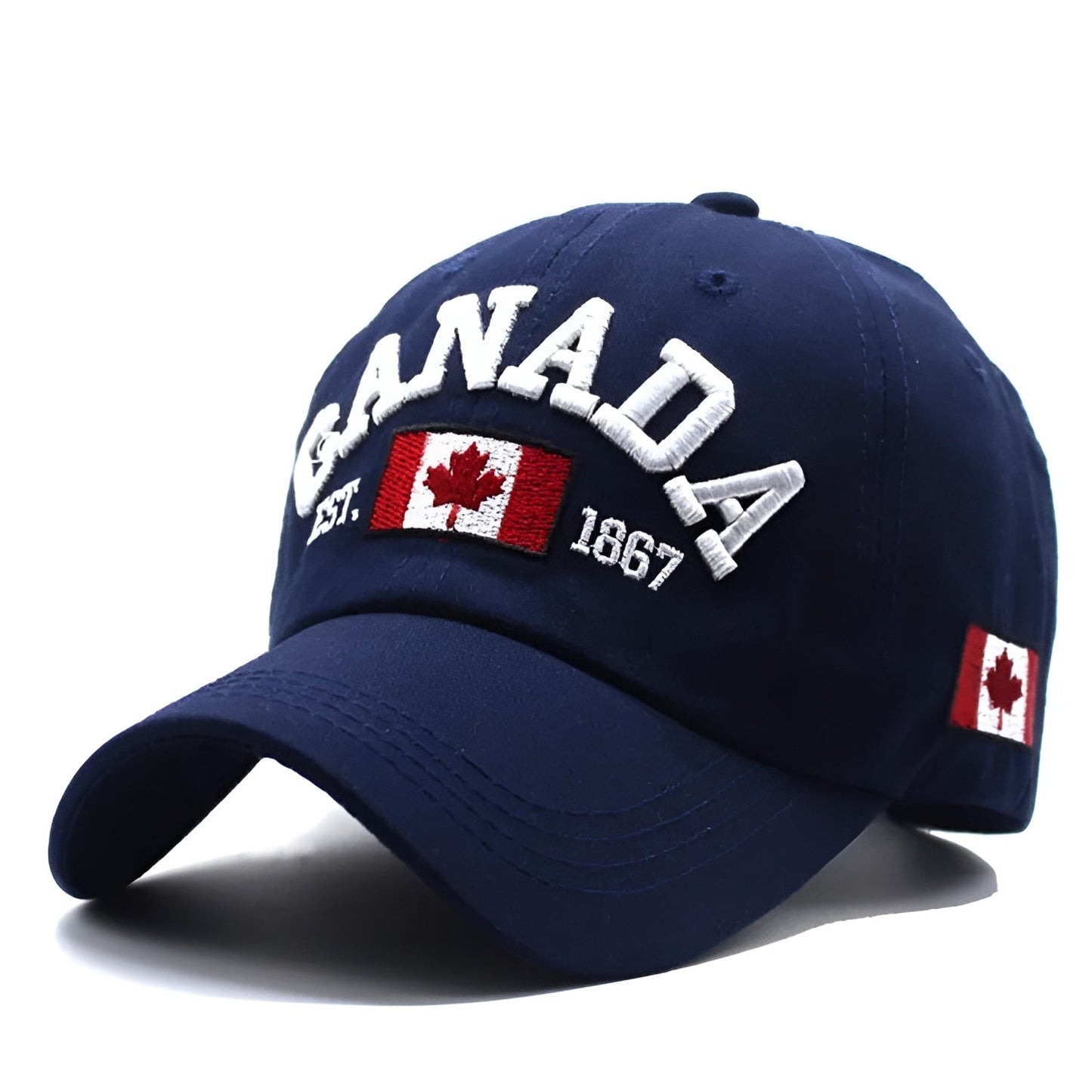 Casquette portée par une personne en extérieur, vue de profil