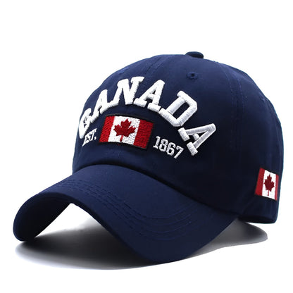 Casquette portée par une personne en extérieur, vue de profil