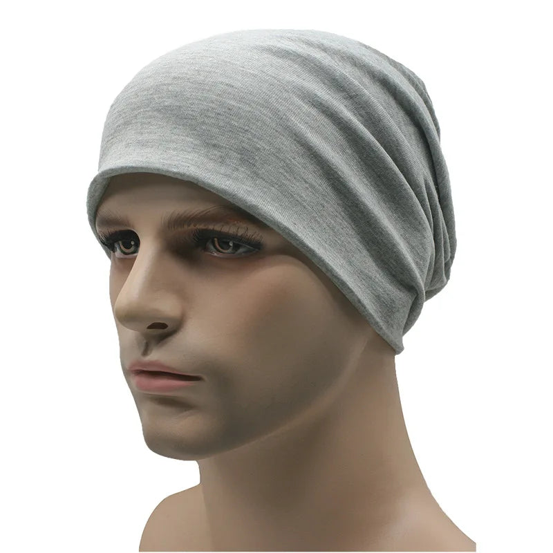 Gros plan sur la texture douce du bonnet en coton