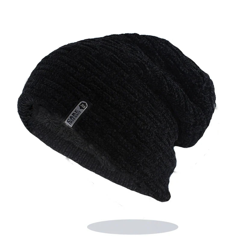Bonnet long en velours présenté sur un mannequin